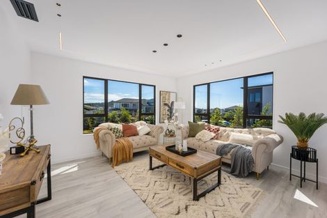 Photo of property in 15 Dulcie Way, Orewa, 0931