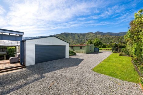 Photo of property in 24 Beach Road, Waikawa, Picton, 7220