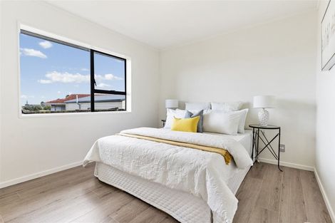 Photo of property in 1/12 Frobisher Way, Clendon Park, Auckland, 2103