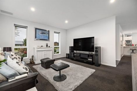 Photo of property in 43 Kingfisher Crescent, Albert Town, Wanaka, 9305