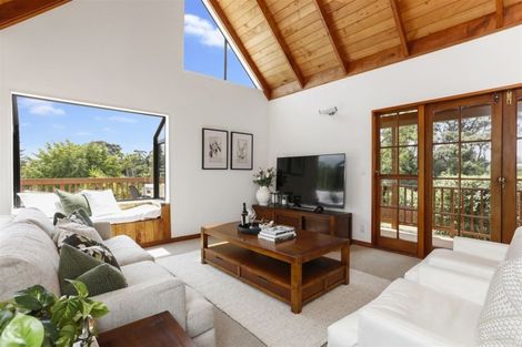 Photo of property in 411 Waitakere Road, Taupaki, Henderson, 0782