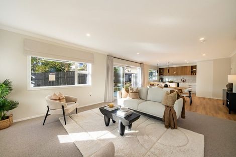 Photo of property in 70a Heretaunga Square, Silverstream, Upper Hutt, 5019