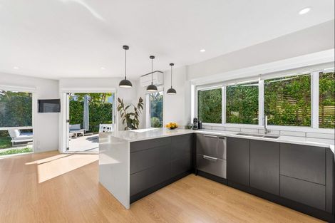 Photo of property in 15b Wilding Avenue, Northcote Point, Auckland, 0627