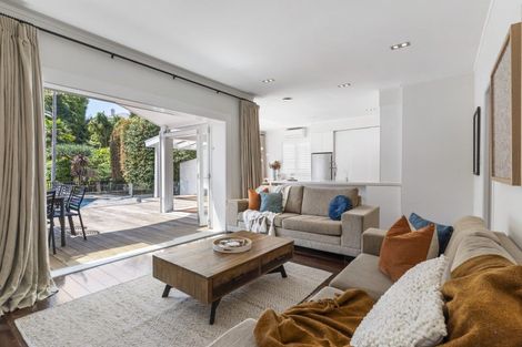 Photo of property in 17 West End Road, Herne Bay, Auckland, 1022