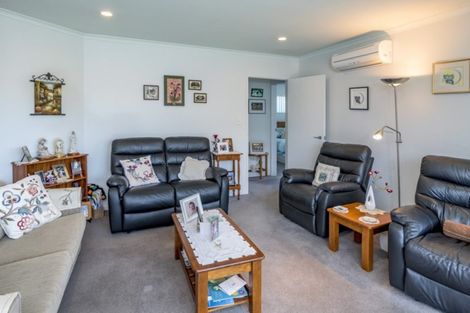 Photo of property in 2 Fuller Close, Levin, 5510