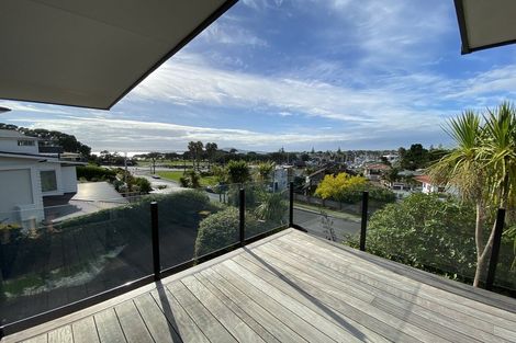 Photo of property in 3/17 Commodore Parry Road, Castor Bay, Auckland, 0620