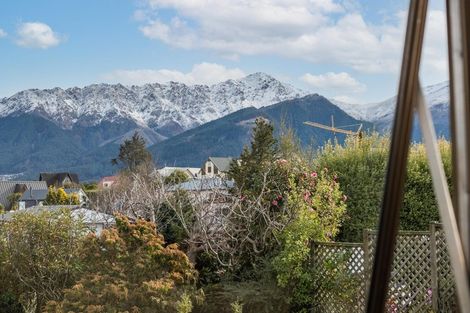 Photo of property in 5 Larch Court, Kelvin Heights, Queenstown, 9300
