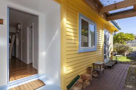 Photo of property in 3 Clarkes Crescent, Paekakariki, 5034