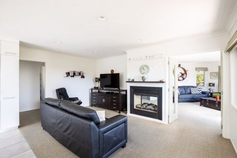 Photo of property in 12 Montrose Place, Highlands Park, New Plymouth, 4312