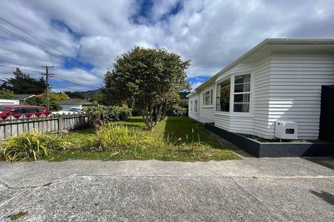 Photo of property in 4 Gibbs Crescent, Wainuiomata, Lower Hutt, 5014