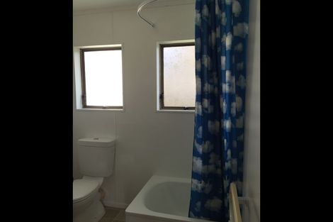 Photo of property in 2/9 Lancaster Road, Beach Haven, Auckland, 0626