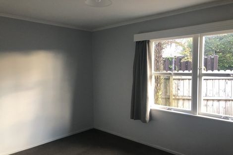 Photo of property in 2/9 College Road, Northcote, Auckland, 0627