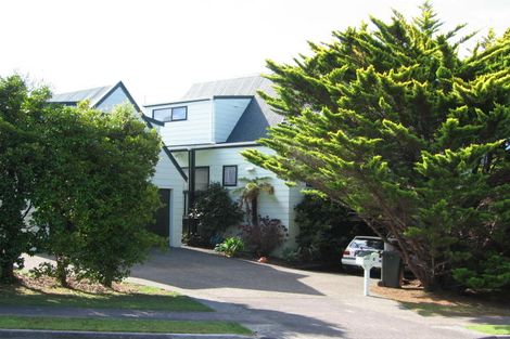 Photo of property in 4 Palliser Lane, Browns Bay, Auckland, 0630