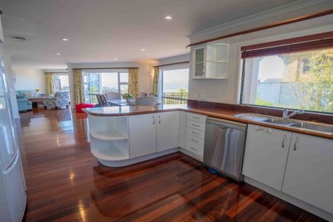 Photo of property in 40 Dress Circle, Newlands, Wellington, 6037