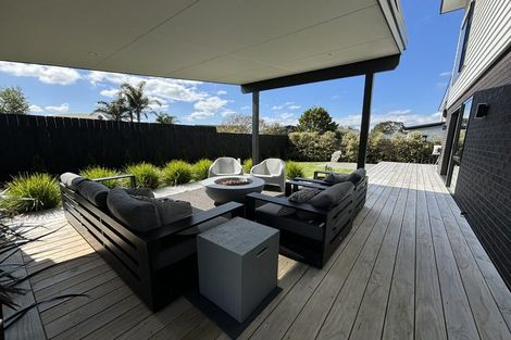 Photo of property in 16 Mutetai Road, Clarks Beach, 2122