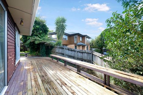 Photo of property in 13 Halcombe Place, Green Bay, Auckland, 0604