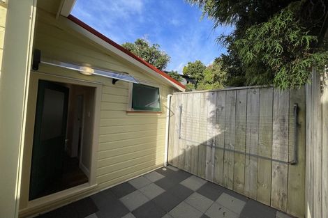 Photo of property in 32 Bonithon Avenue, Moturoa, New Plymouth, 4310