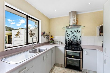 Photo of property in 42 Delaware Grove, Totara Park, Upper Hutt, 5018