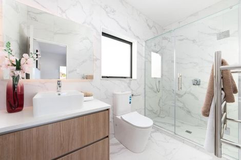 Photo of property in 7a Buisson Glade, West Harbour, Auckland, 0618