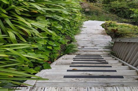 Photo of property in 90 Exmouth Road, Northcote, Auckland, 0627