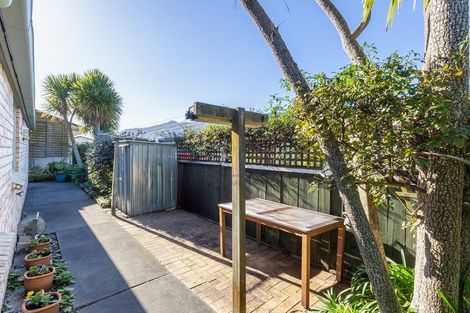 Photo of property in 8 Rewarewa Crescent, Waikanae, 5036