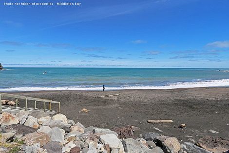 Photo of property in 6 Halse Place, Opunake, 4616