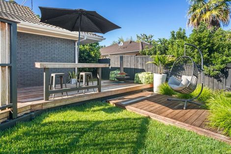 Photo of property in 10 Pixie Place, Pakuranga Heights, Auckland, 2010