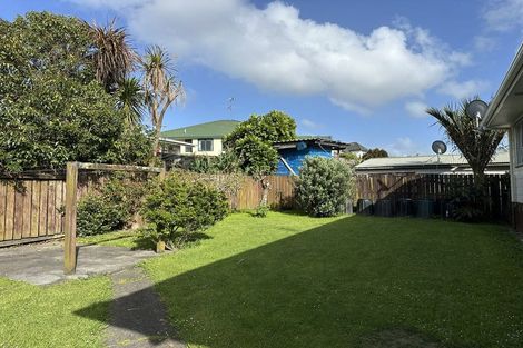 Photo of property in 76 Rosewarne Crescent, Glendene, Auckland, 0602