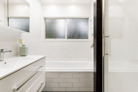 Photo of property in 10 Wirihana Road, Titirangi, Auckland, 0604