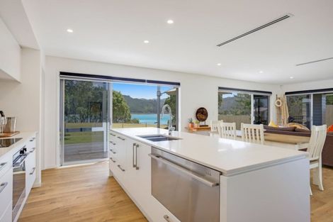 Photo of property in 71 Tangiteroria Lane, Pauanui, Hikuai, 3579