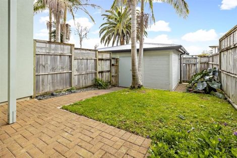 Photo of property in 23/2 Armoy Drive, East Tamaki, Auckland, 2016