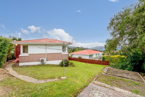 Photo of property in 9 Honeystone Street, Helensburgh, Dunedin, 9010