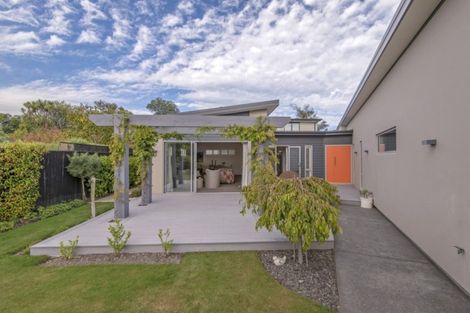Photo of property in 18 Garreg Road, Fendalton, Christchurch, 8052