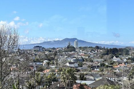 Photo of property in 2/48 Corunna Road, Milford, Auckland, 0620