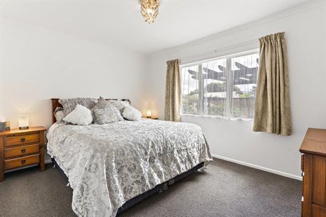 Photo of property in 2 Daffodil Grove, Carterton, 5713