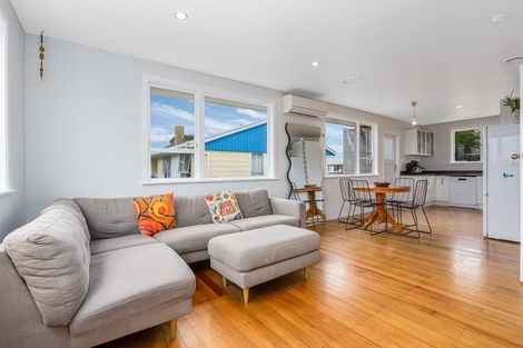 Photo of property in 16 Sasanof View, Ascot Park, Porirua, 5024