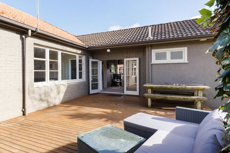 Photo of property in 3 Wharenui Terrace, Roslyn, Palmerston North, 4414