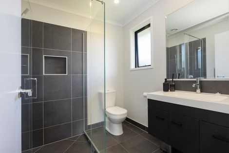 Photo of property in 61 Vinistra Road, Kumeu, 0810