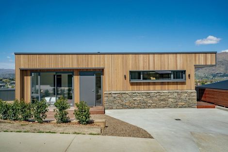 Photo of property in 21 Fenton Avenue, Wanaka, 9305