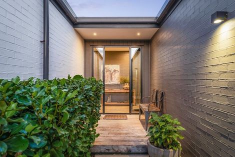 Photo of property in 6 Sandpiper Avenue, Point Wells, 0986