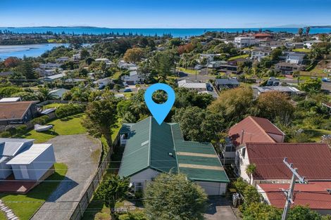 Photo of property in 13 Moffat Road, Red Beach, 0932