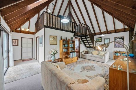 Photo of property in 48 Pokapu Street, Titirangi, Auckland, 0600