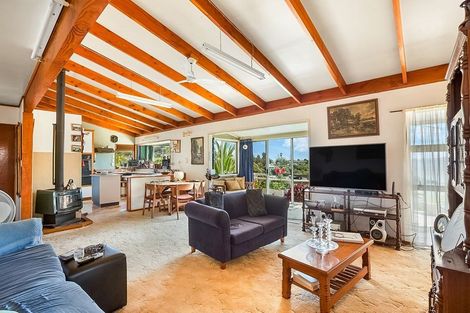 Photo of property in 25 Powells Road, Cable Bay, 0420