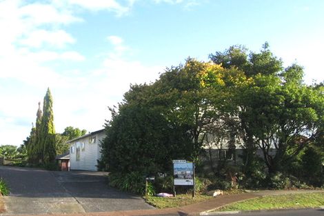 Photo of property in 2/4 Pupuke Road, Hillcrest, Auckland, 0627
