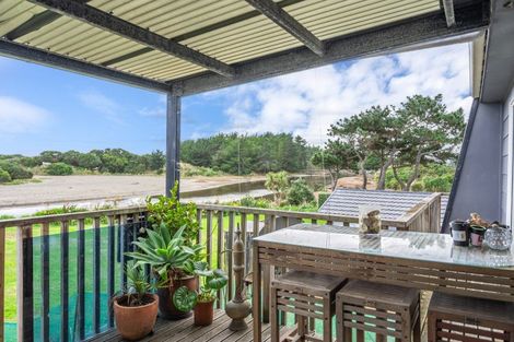 Photo of property in 21 Manga-pirau Street, Waikawa Beach, Manakau, 5573