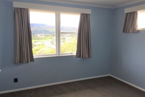 Photo of property in 38 Saint Johns Terrace, Tawa, Wellington, 5028