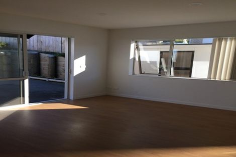 Photo of property in 24 Para Close, Fairview Heights, Auckland, 0632