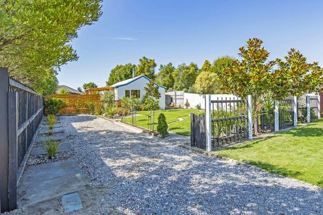 Photo of property in 16 Ensors Place, Waikuku Beach, 7402