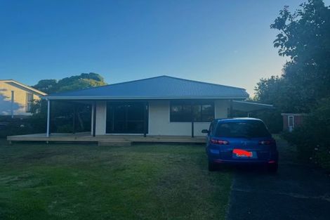 Photo of property in 22 Freyberg Crescent, Waikanae Beach, Waikanae, 5036