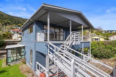 Photo of property in 62 Waikawa Road, Picton, 7220